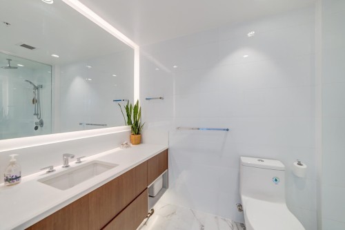 301-1675 Lions Gate Lane, North Vancouver, BC 