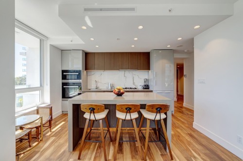 301-1675 Lions Gate Lane, North Vancouver, BC 