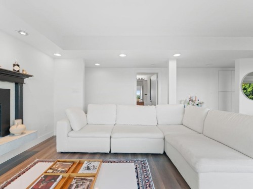 1040 Crestline Road, West Vancouver, BC 