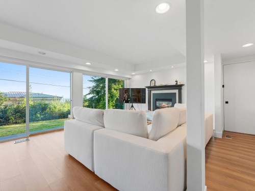 1040 Crestline Road, West Vancouver, BC 