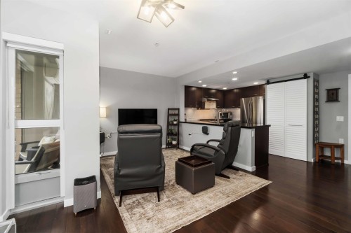 213-1288 Chesterfield Avenue, North Vancouver, BC 