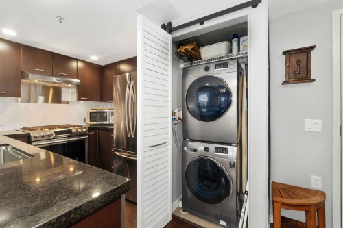 213-1288 Chesterfield Avenue, North Vancouver, BC 