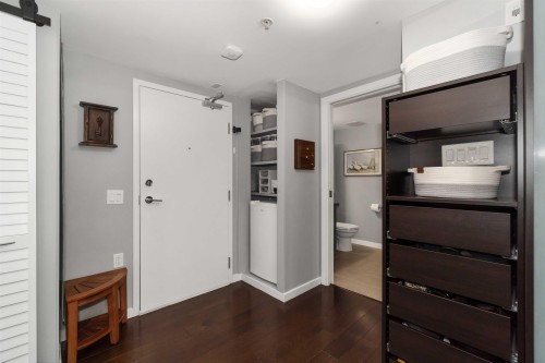 213-1288 Chesterfield Avenue, North Vancouver, BC 