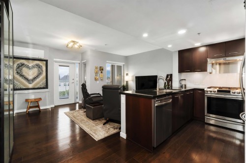 213-1288 Chesterfield Avenue, North Vancouver, BC 