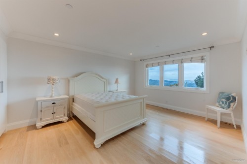 1020 Eyremount Drive, West Vancouver, BC 