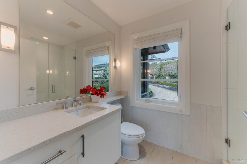 1020 Eyremount Drive, West Vancouver, BC 