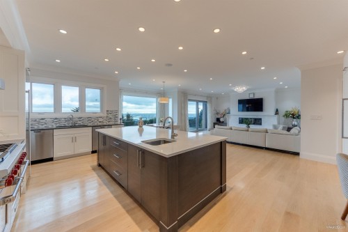 1020 Eyremount Drive, West Vancouver, BC 