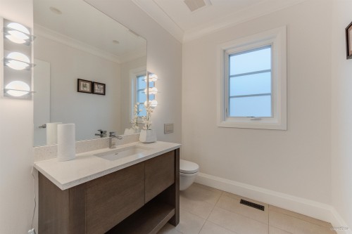 1020 Eyremount Drive, West Vancouver, BC 