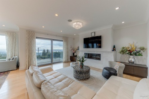 1020 Eyremount Drive, West Vancouver, BC 
