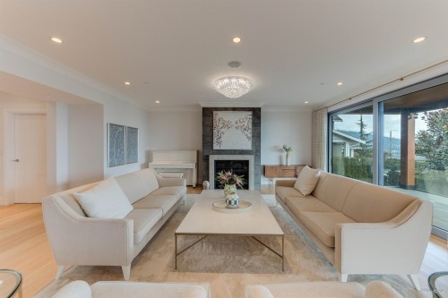 1020 Eyremount Drive, West Vancouver, BC 