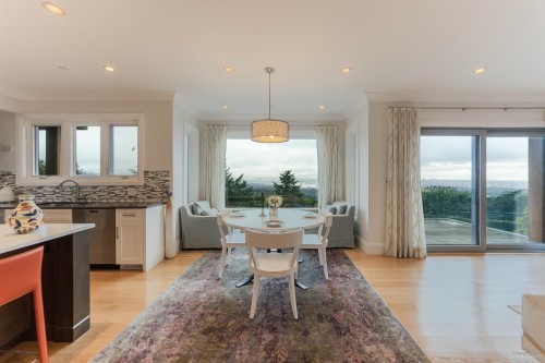 1020 Eyremount Drive, West Vancouver, BC 