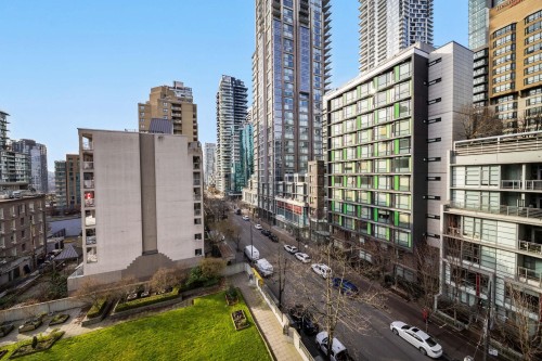 706-1212 Howe Street, Vancouver, BC 