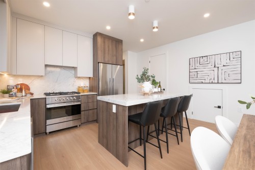 2-2667 Pender Street E, Vancouver, BC 