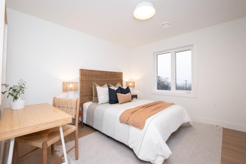 2-2667 Pender Street E, Vancouver, BC 