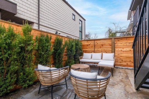 2-2667 Pender Street E, Vancouver, BC 