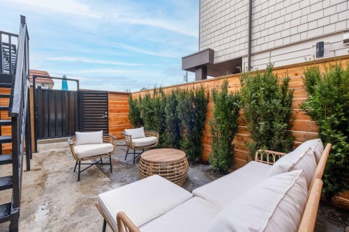 2-2667 Pender Street E, Vancouver, BC 