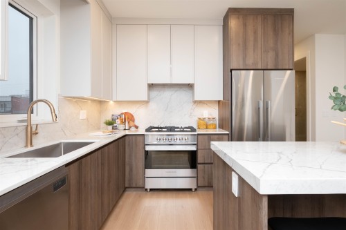 2-2667 Pender Street E, Vancouver, BC 