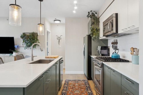 403-1330 Marine Drive  North Vancouver, BC V7P 1T4