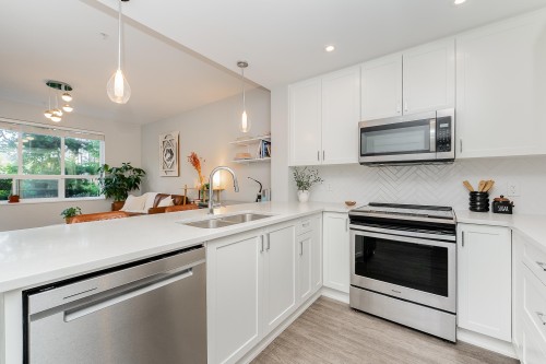 3223-2180 Kelly Avenue  Port Coquitlam, BC V3C 0S4