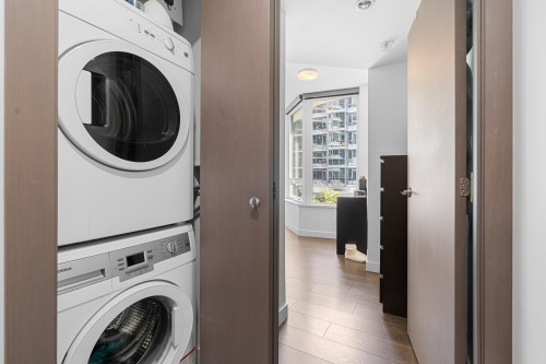 608-68 Smithe Street, Vancouver, BC 