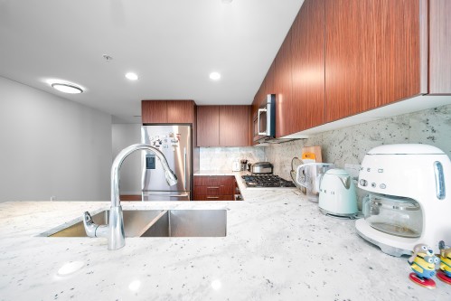 809-8699 Hazelbridge Way, Richmond, BC 