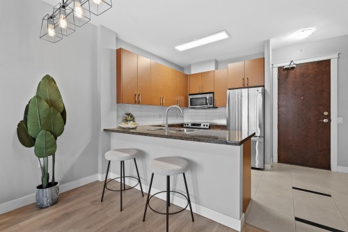 902-4250 Dawson Street, Burnaby, BC 