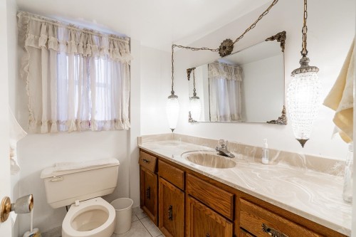 2604 19Th Avenue E, Vancouver, BC 