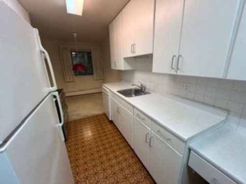 313-3901 Carrigan Court, Burnaby, BC 