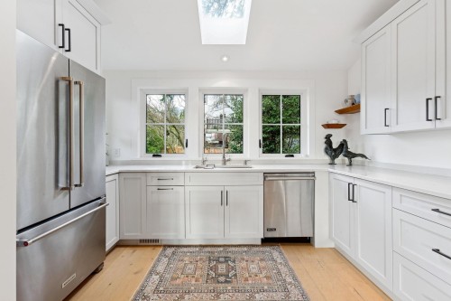 230 28Th Street E, North Vancouver, BC 