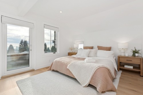 230 28Th Street E, North Vancouver, BC 