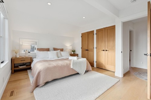 230 28Th Street E, North Vancouver, BC 