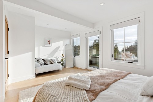 230 28Th Street E, North Vancouver, BC 