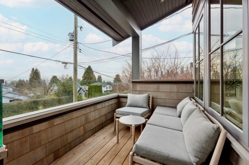 230 28Th Street E, North Vancouver, BC 