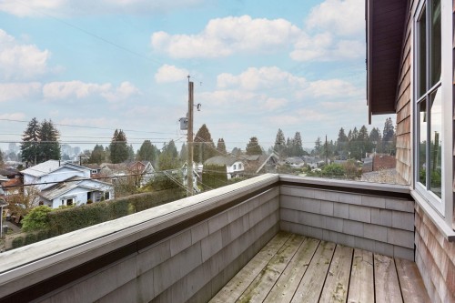 230 28Th Street E, North Vancouver, BC 