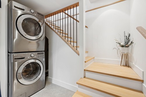 230 28Th Street E, North Vancouver, BC 