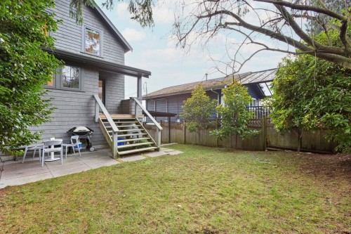 230 28Th Street E, North Vancouver, BC 