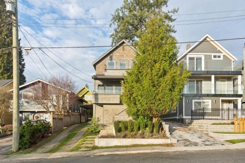 230 28Th Street E, North Vancouver, BC 