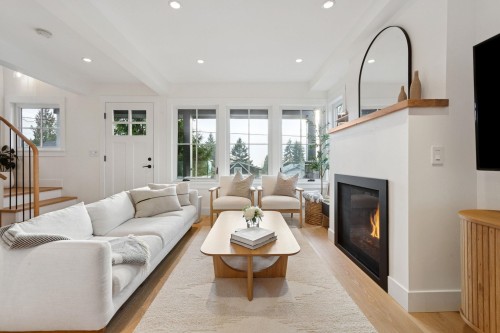 230 28Th Street E, North Vancouver, BC 