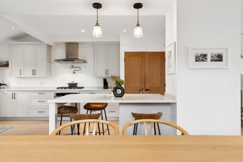 230 28Th Street E, North Vancouver, BC 