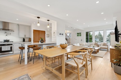 230 28Th Street E, North Vancouver, BC 