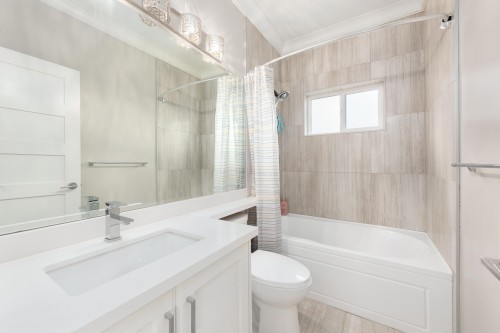 2496 Brock Street, Vancouver, BC 