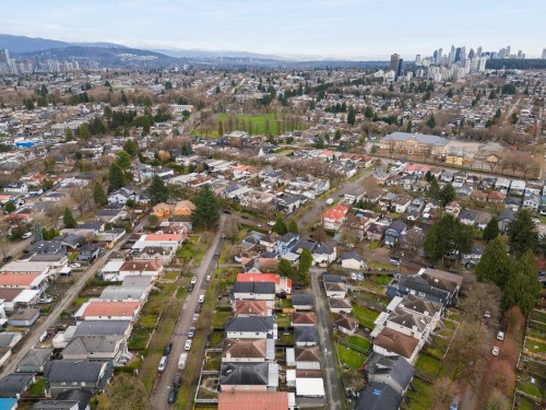 2496 Brock Street, Vancouver, BC 