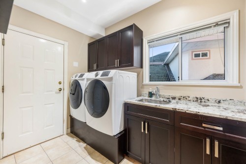 1522 Whitebark Place, Coquitlam, BC 