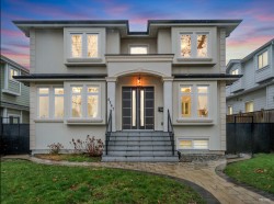 4267 Parker Street  Burnaby, BC V5C 3C4