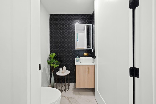 1-1967 13Th Avenue E, Vancouver, BC 