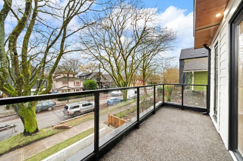 1-1967 13Th Avenue E, Vancouver, BC 