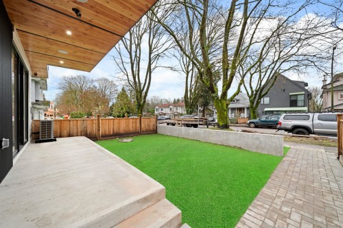 1-1967 13Th Avenue E, Vancouver, BC 