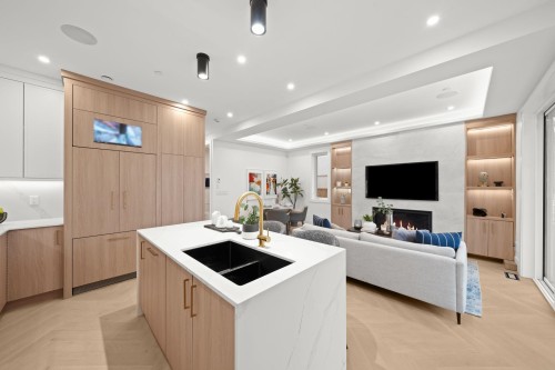 1-1967 13Th Avenue E, Vancouver, BC 