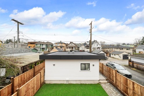 2-1967 13Th Avenue E, Vancouver, BC 