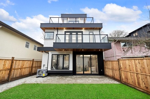 2-1967 13Th Avenue E, Vancouver, BC 